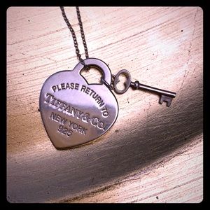 Tiffany & Co. Silver heart & key necklace 💙💗